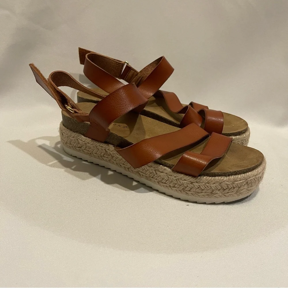 New‎ Directions size 7 1/2 Agnes platform sandals